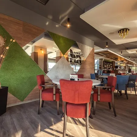 Hotel Ana Lux 4*